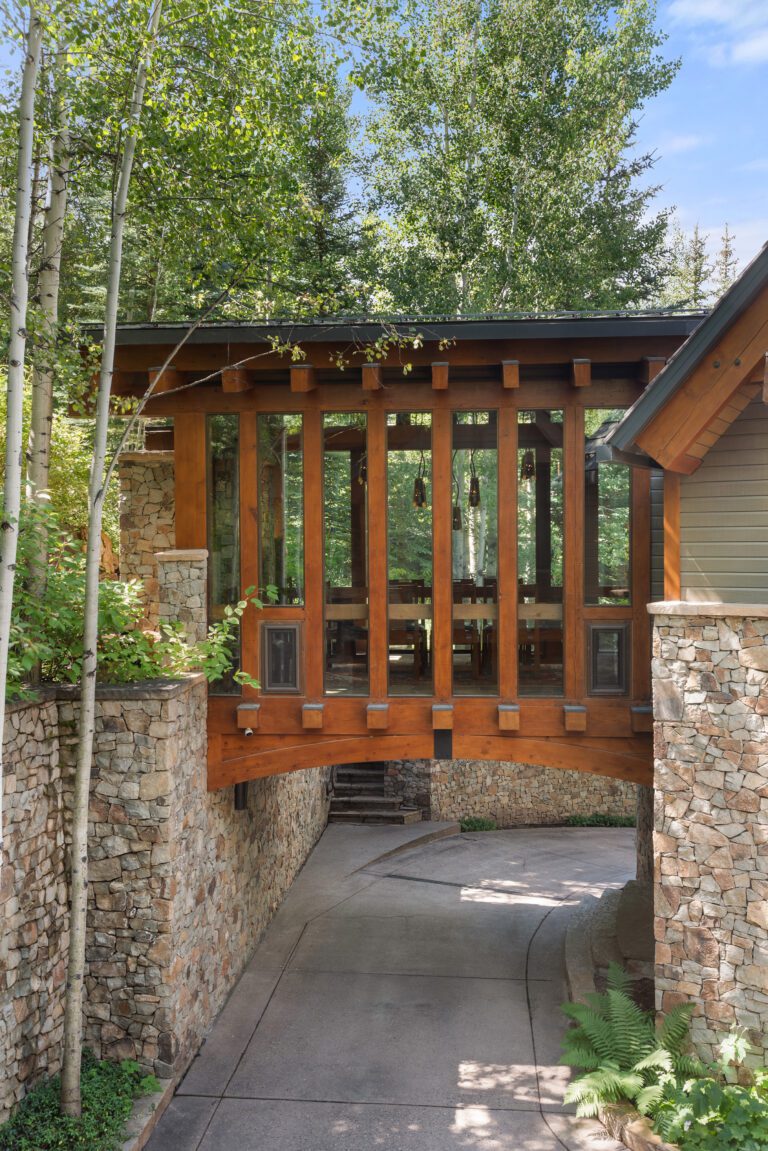 385PineCrest_Med23082627